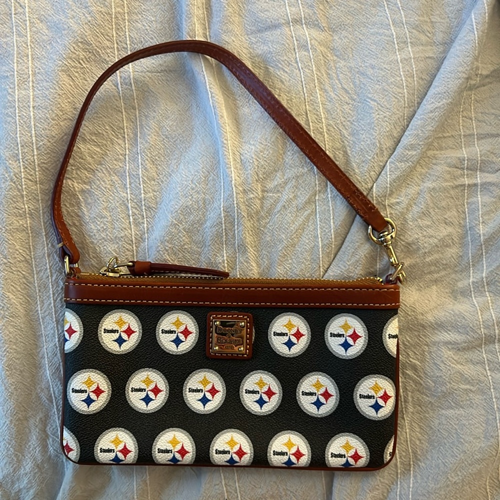 Brand new Dooney & Bourke Pittsburgh Steelers Wristlet